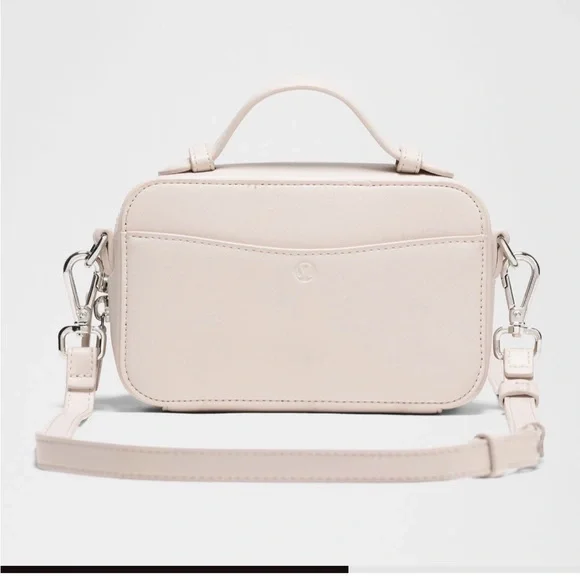 LIKE NEW lululemon Cashew Camera Crossbody Bag - Picture 9 of 9